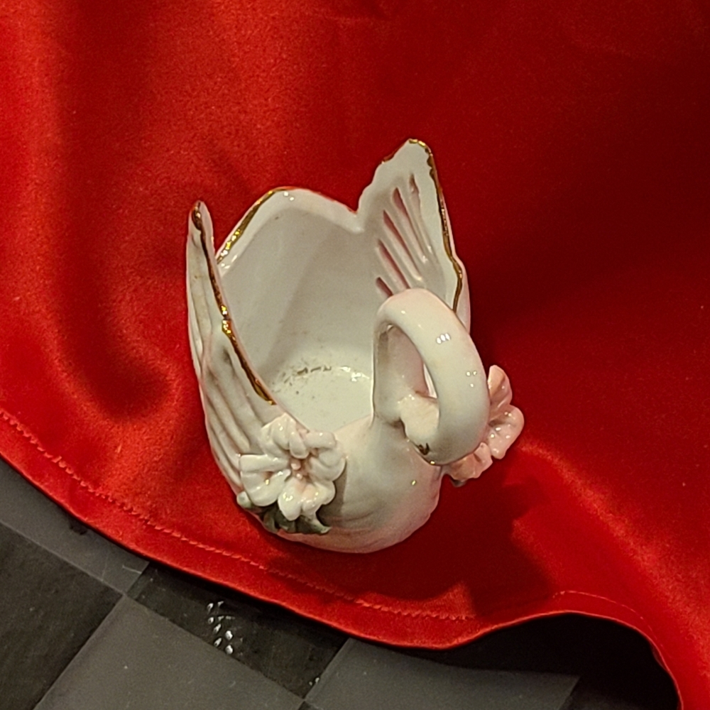Vintage America Ceramic Swan with Gold Accents - Picture 10 of 10